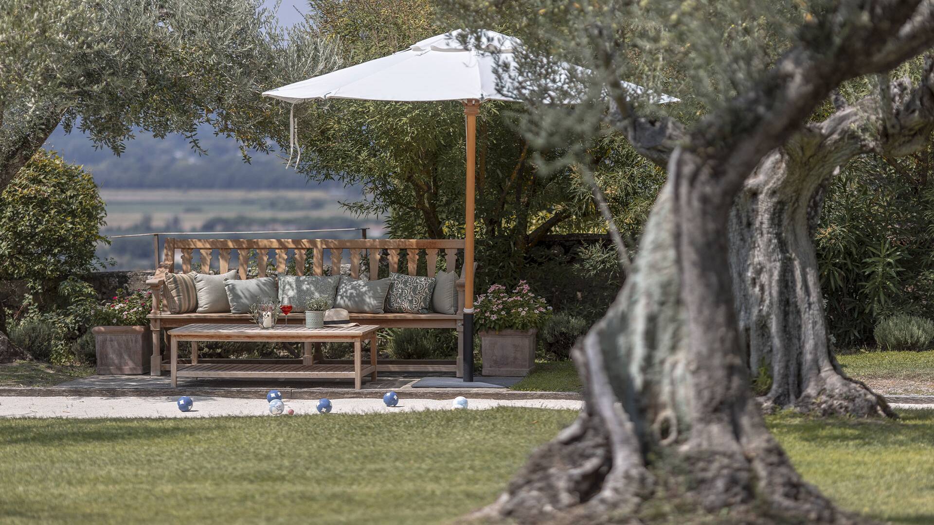 luxury villa for weekly rental Umbria Trasimeno Lake