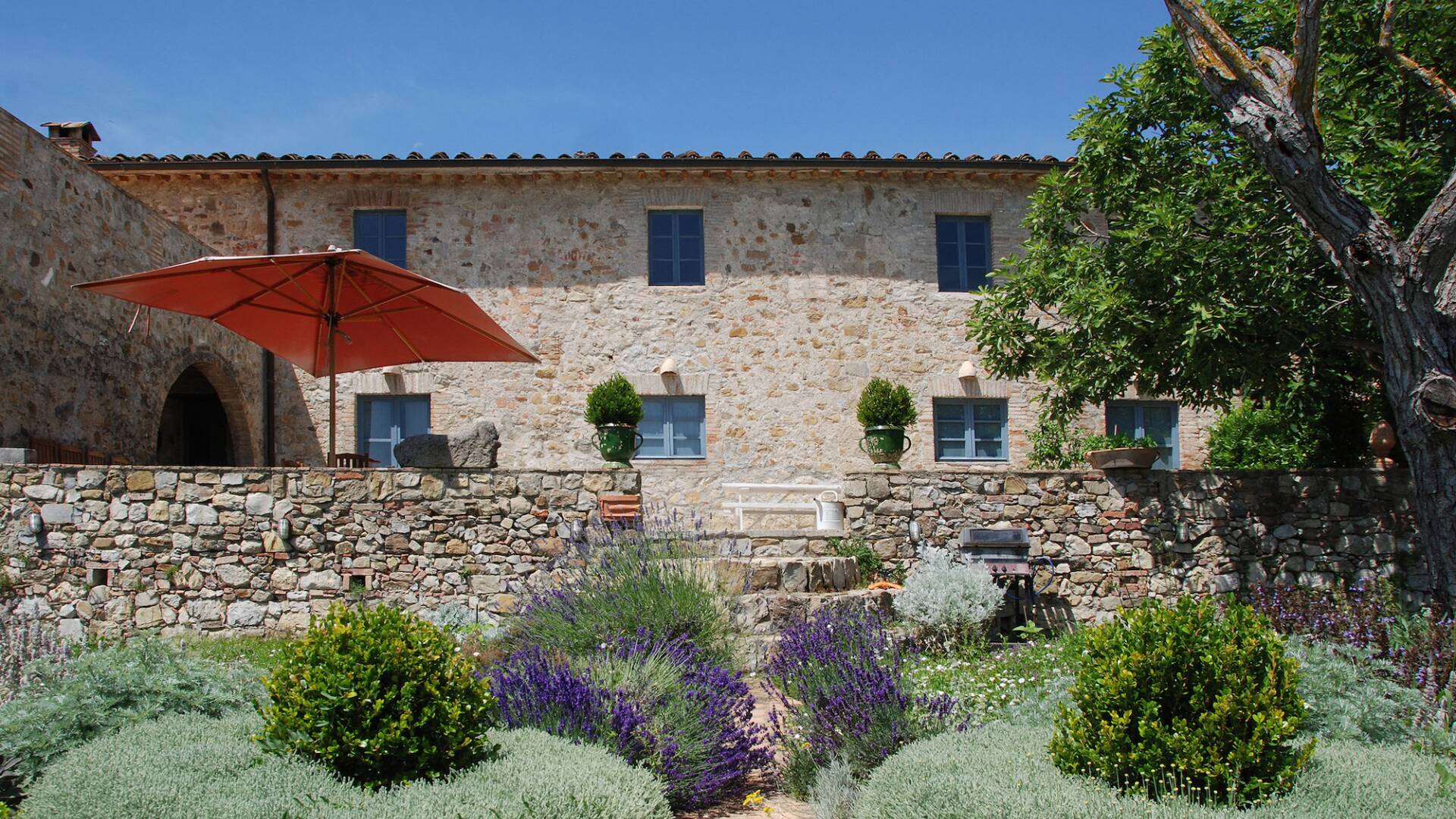 traditional Tuscan villa rental
