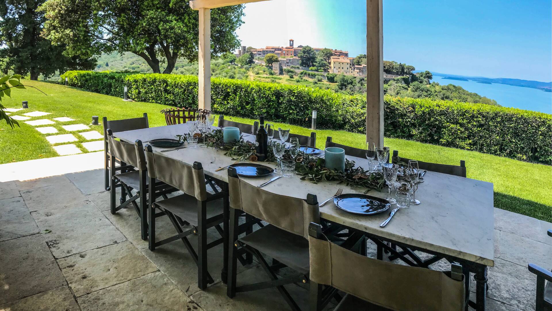 al fresco dining table