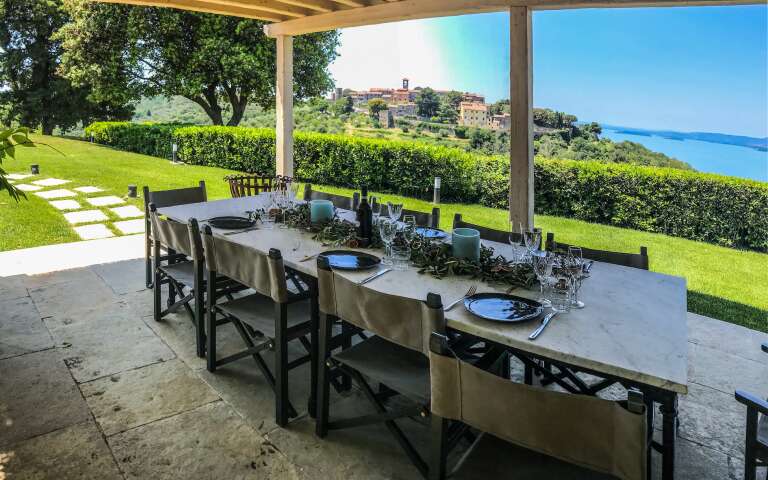 al fresco dining table