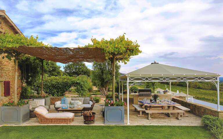 outdoor kitchen with al fresco dining area