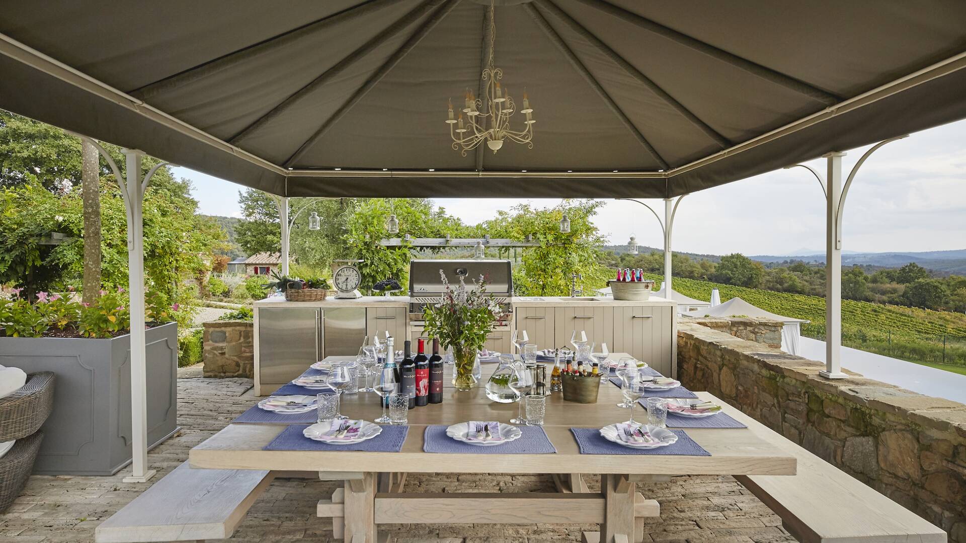 outdoor kitchen