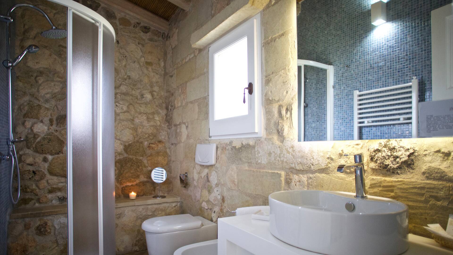 en suite bathroom with shower