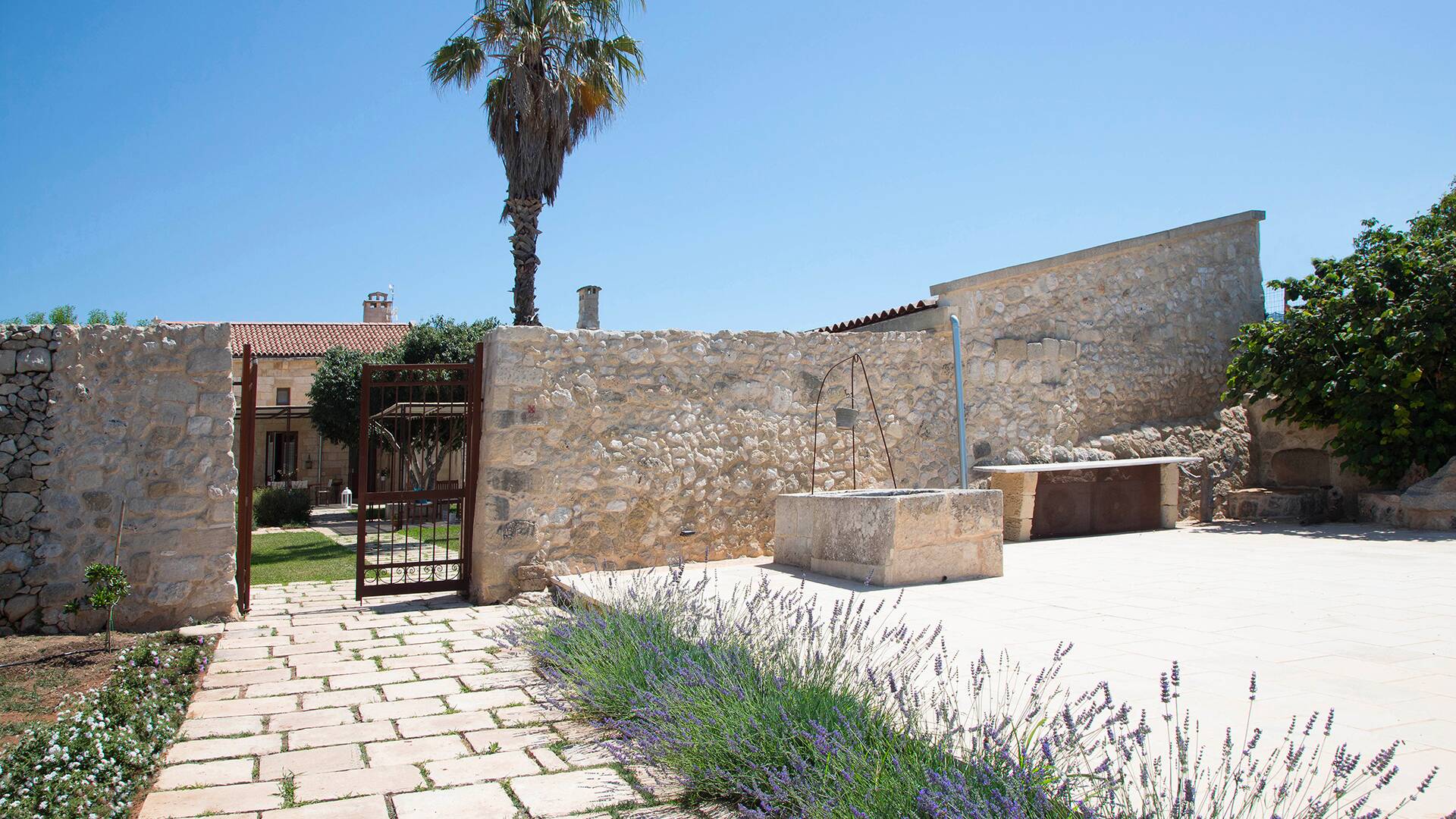 Gastone, Puglia