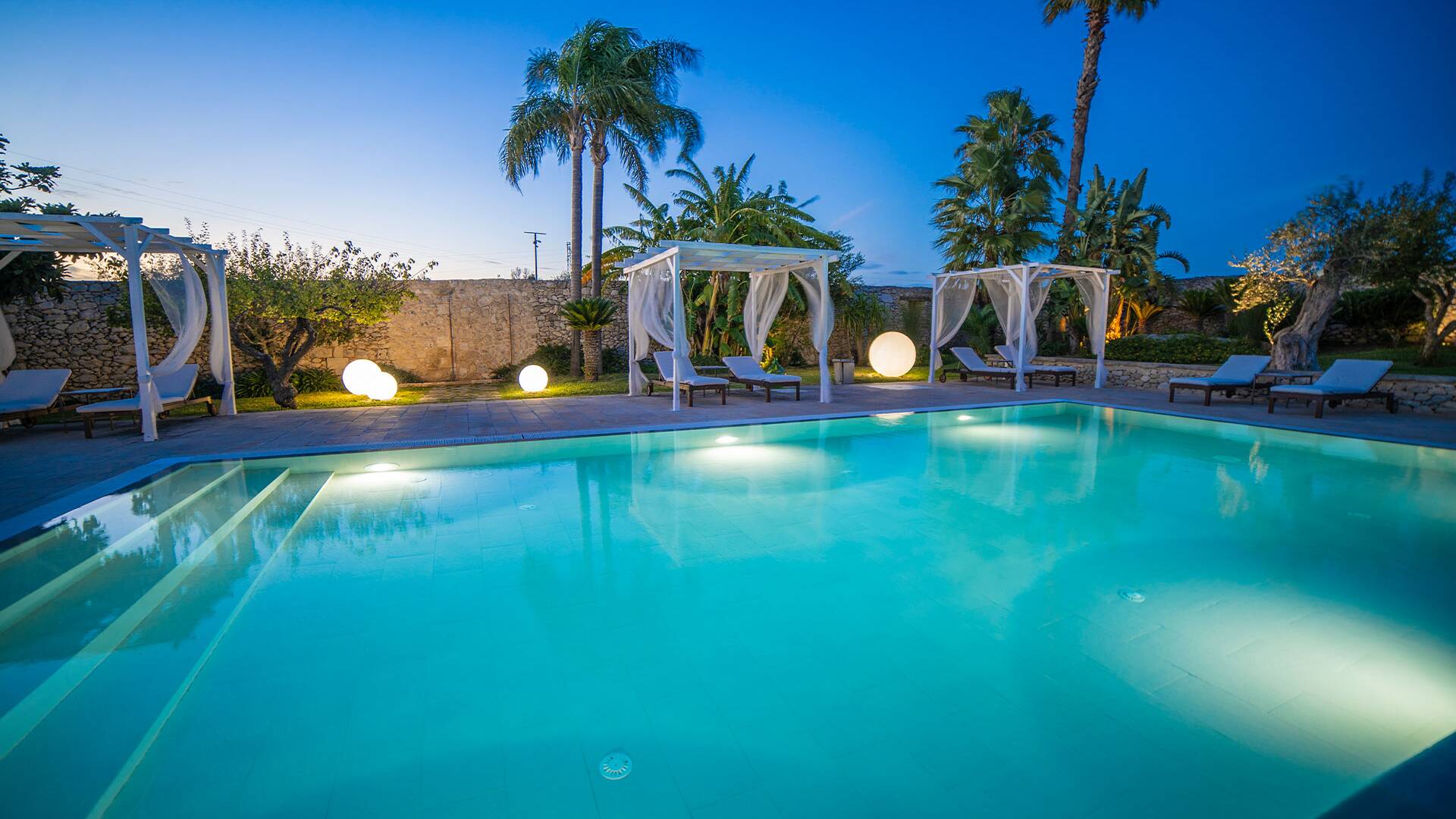 swimming pool 