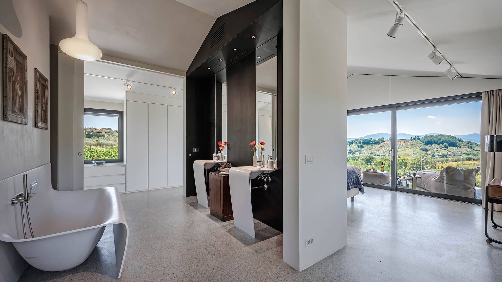 en suite bathroom of master bedroom, first floor