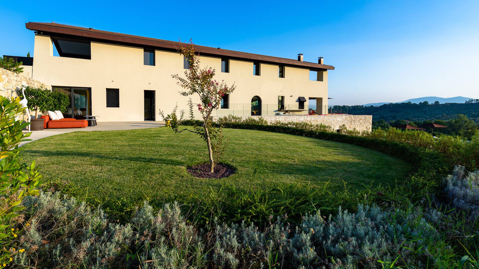 front view luxury villa Angioletto, Tuscany