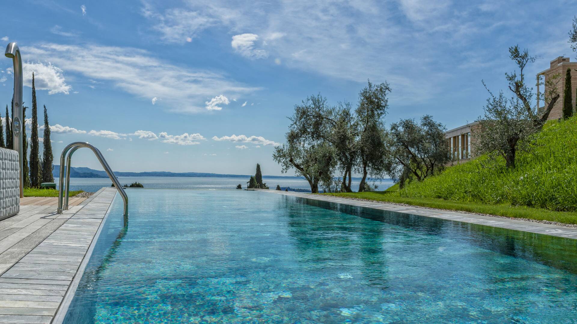 private swimming pool and view of Garda lake
