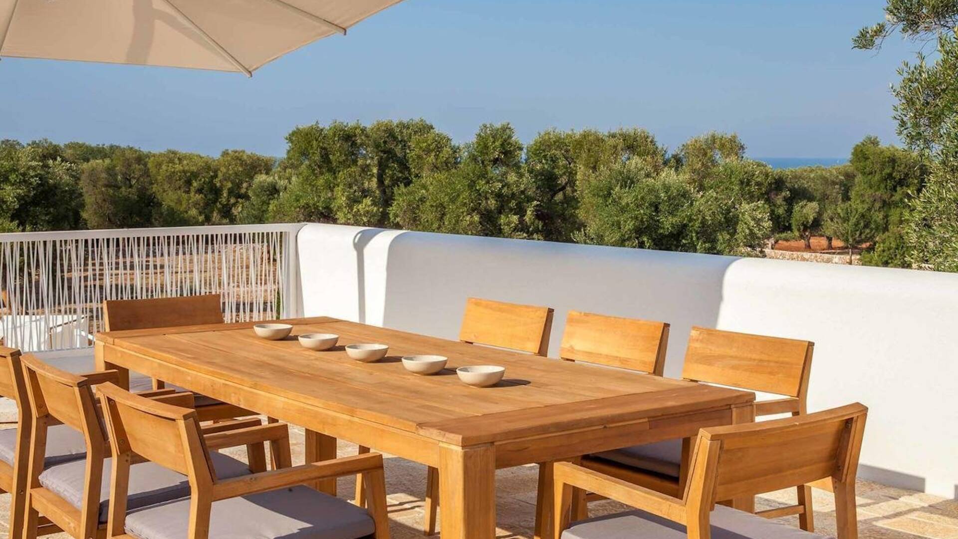 al fresco dining table