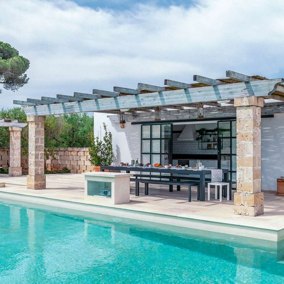 front view exclusive pool house