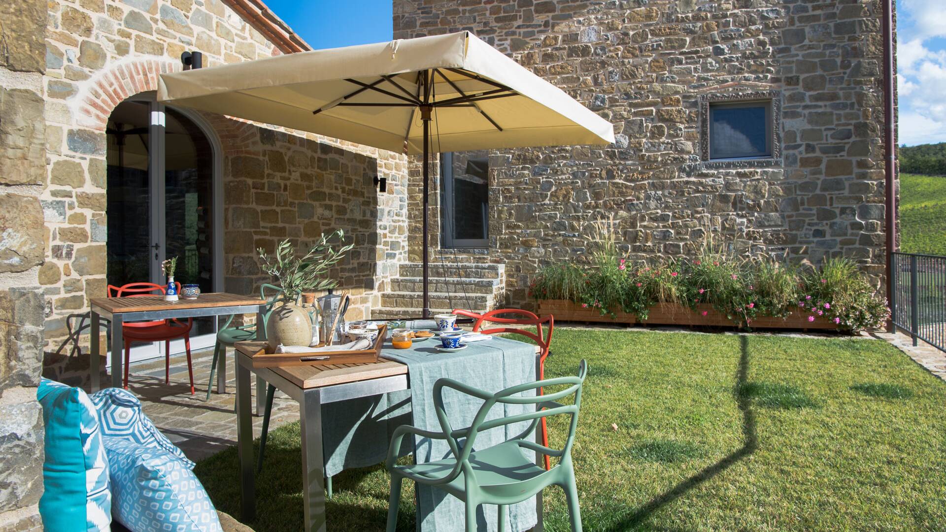 main villa, outdoor dining area