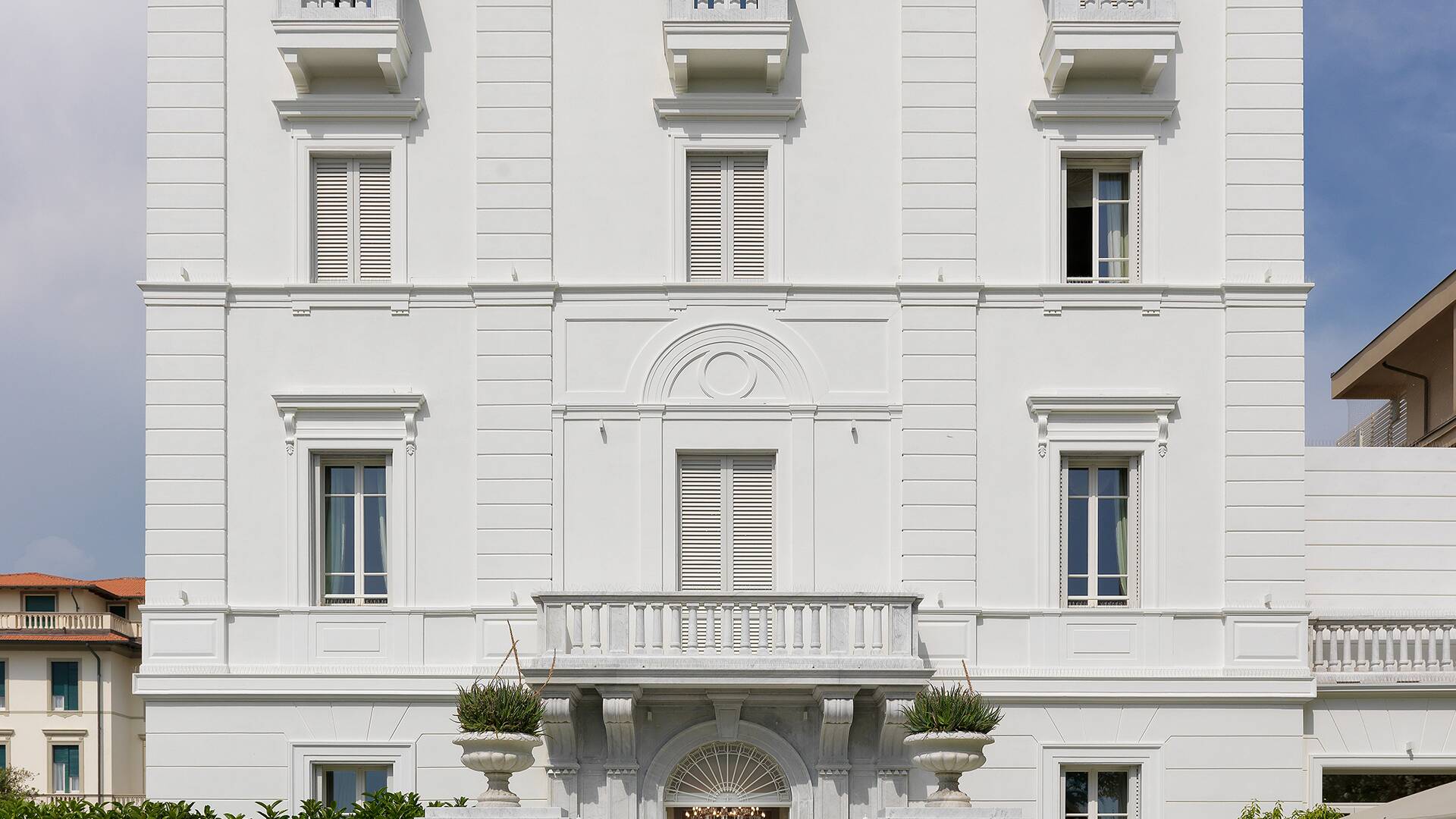 Cristalli luxury palace for rent in Forte dei Marmi