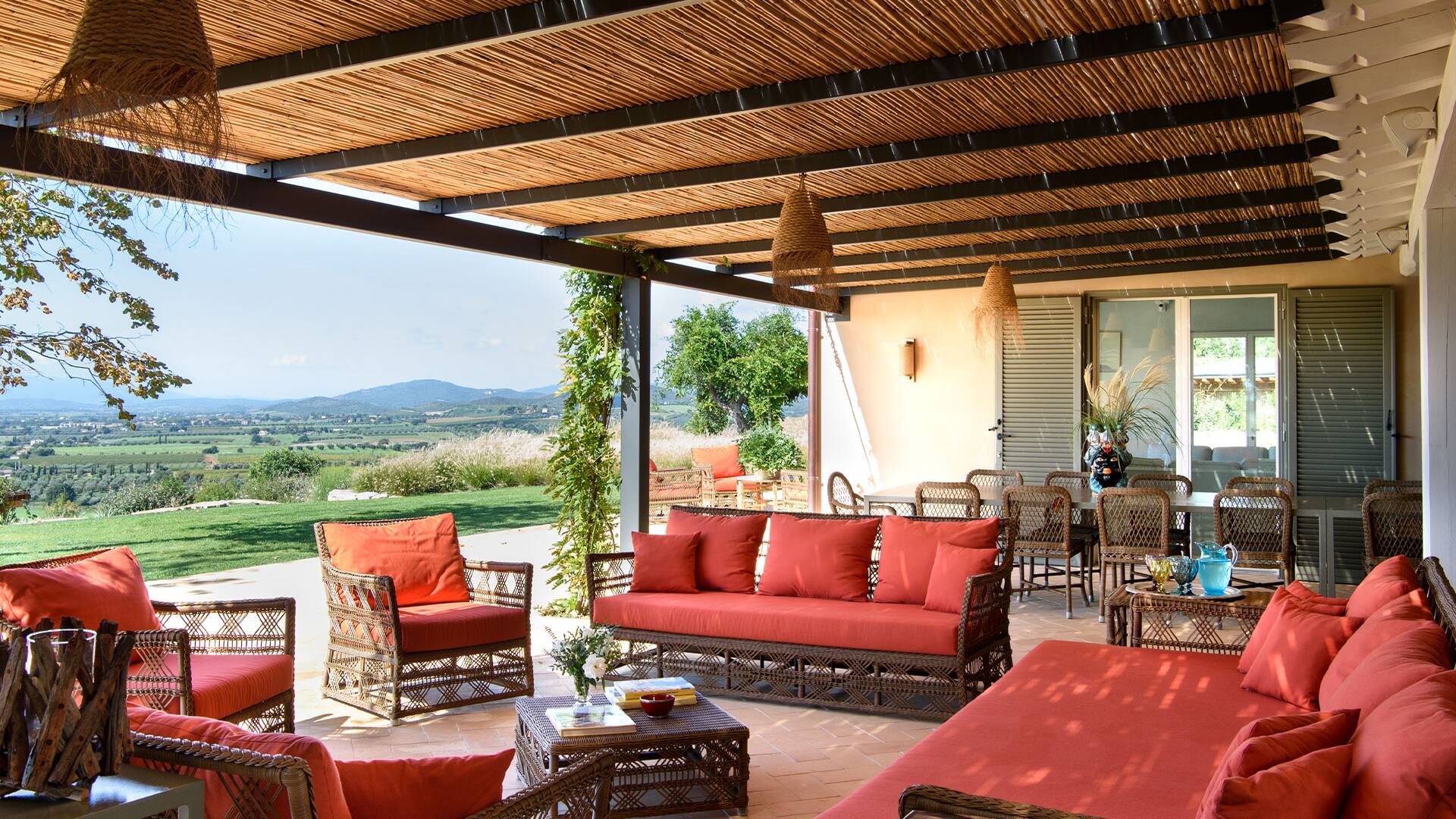 fully-equipped and comfortable pergola
