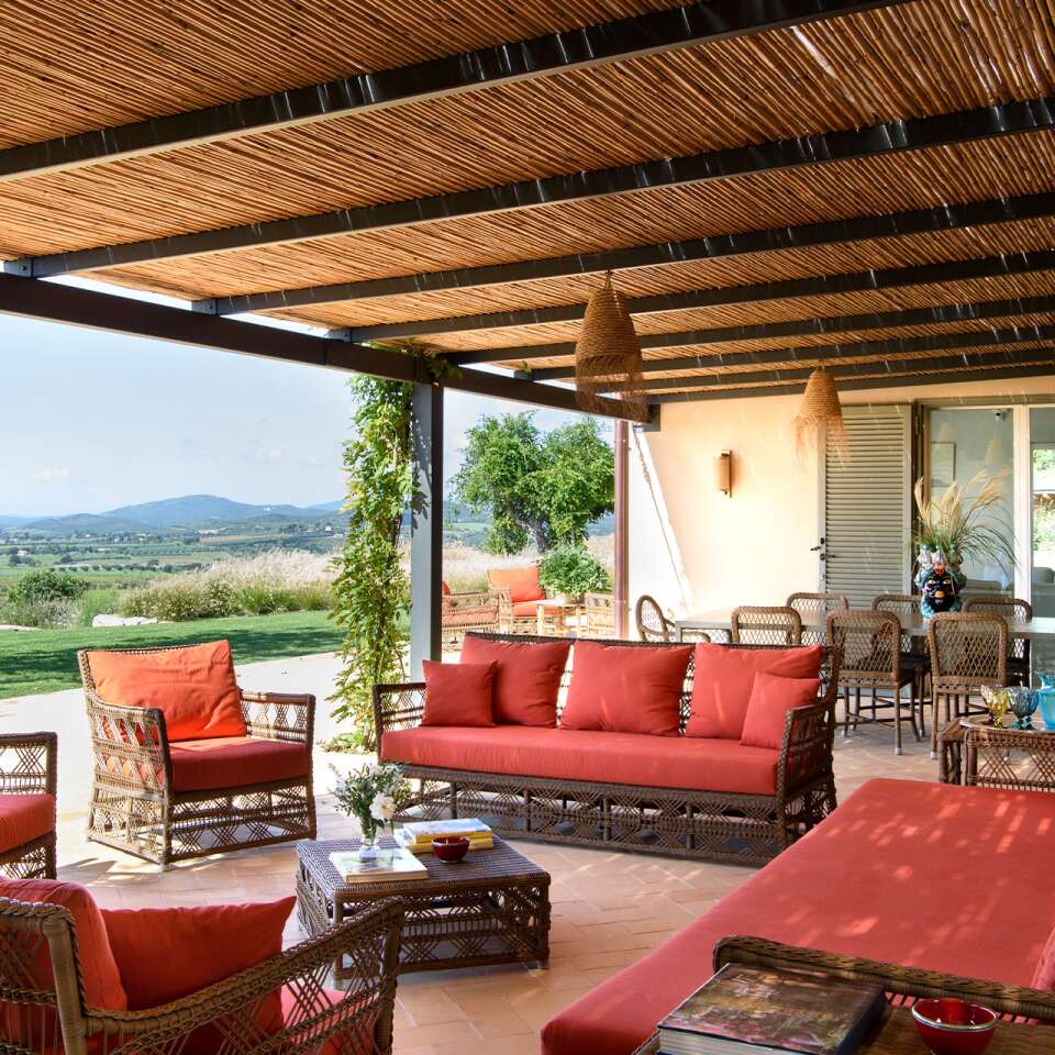 fully-equipped and comfortable pergola