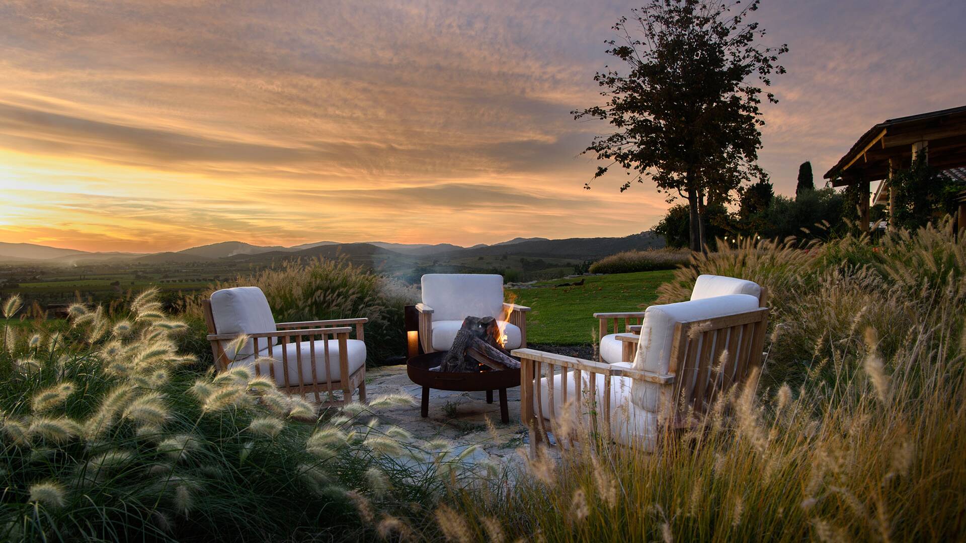 sitting area with fire pit