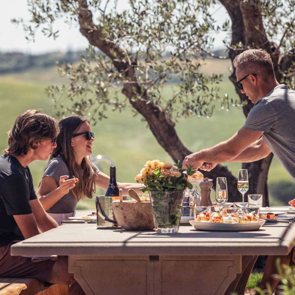 staffed villas in Tuscany