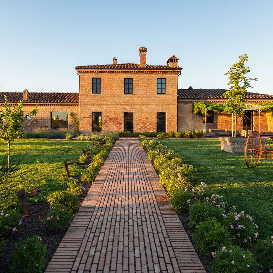 luxury family vacation villa for weekly rentals in Tuscany