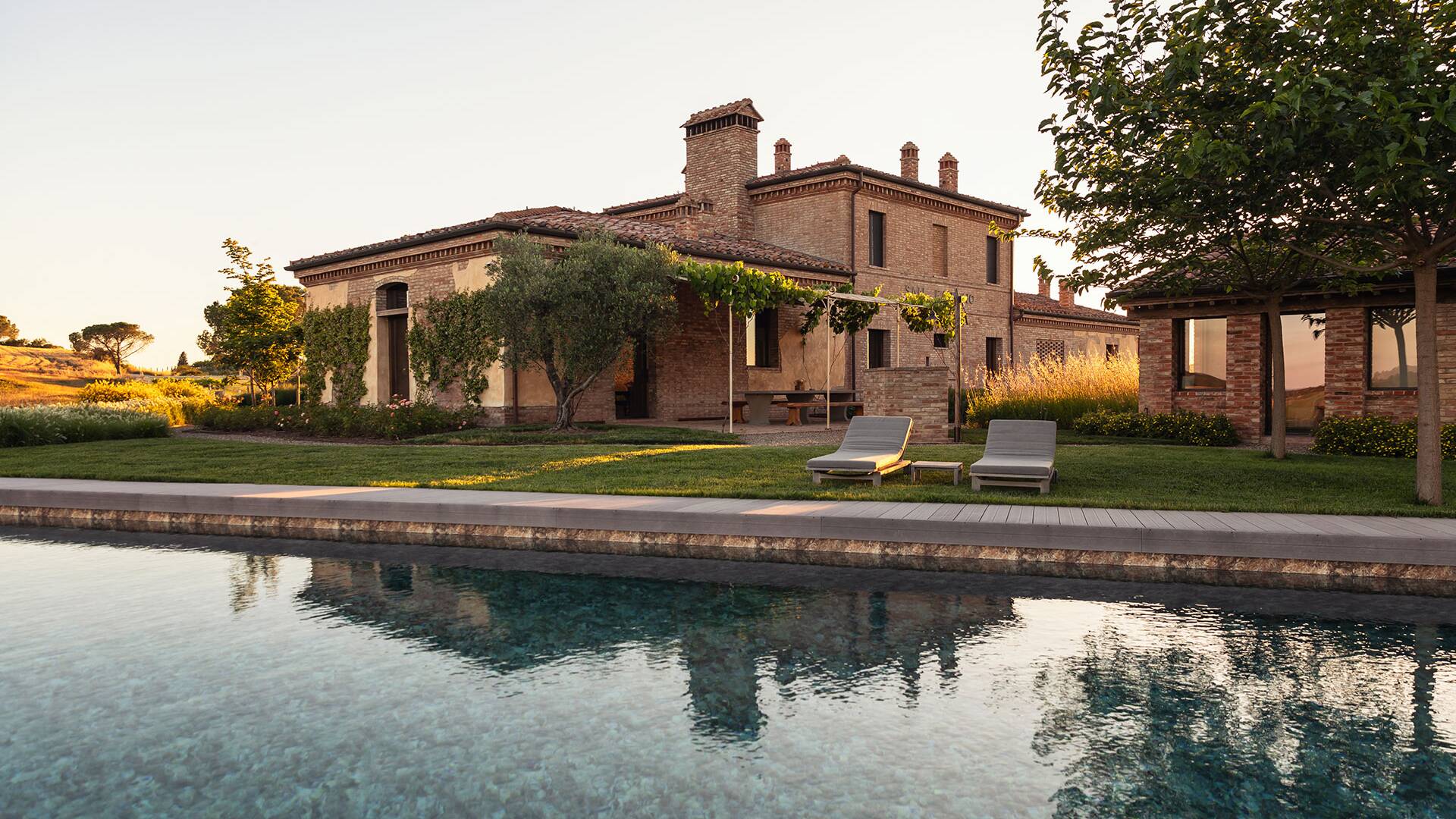 luxury family vacation villa for weekly rentals in Tuscany
