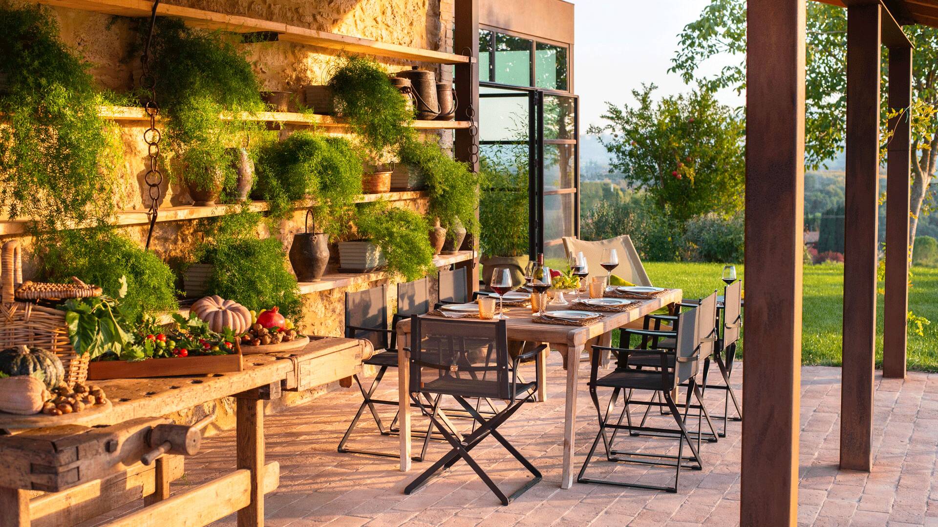 outdoor al fresco dining area