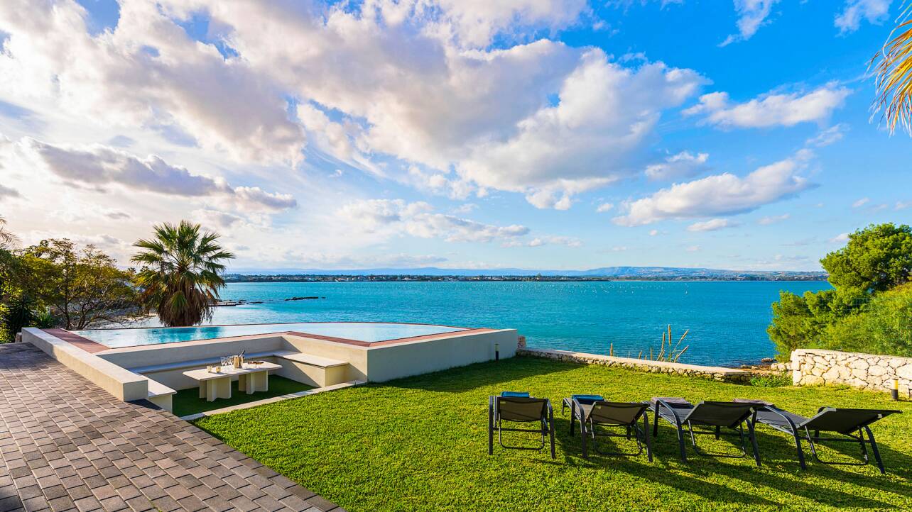 Luxury villa Ortigia for rent in Sicily, Siracusa Home In Italy