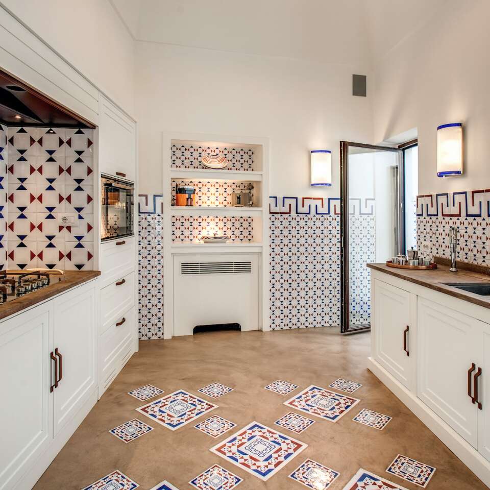 fully equipped kitchen