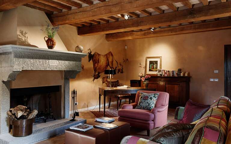 main villa, living room with fireplace