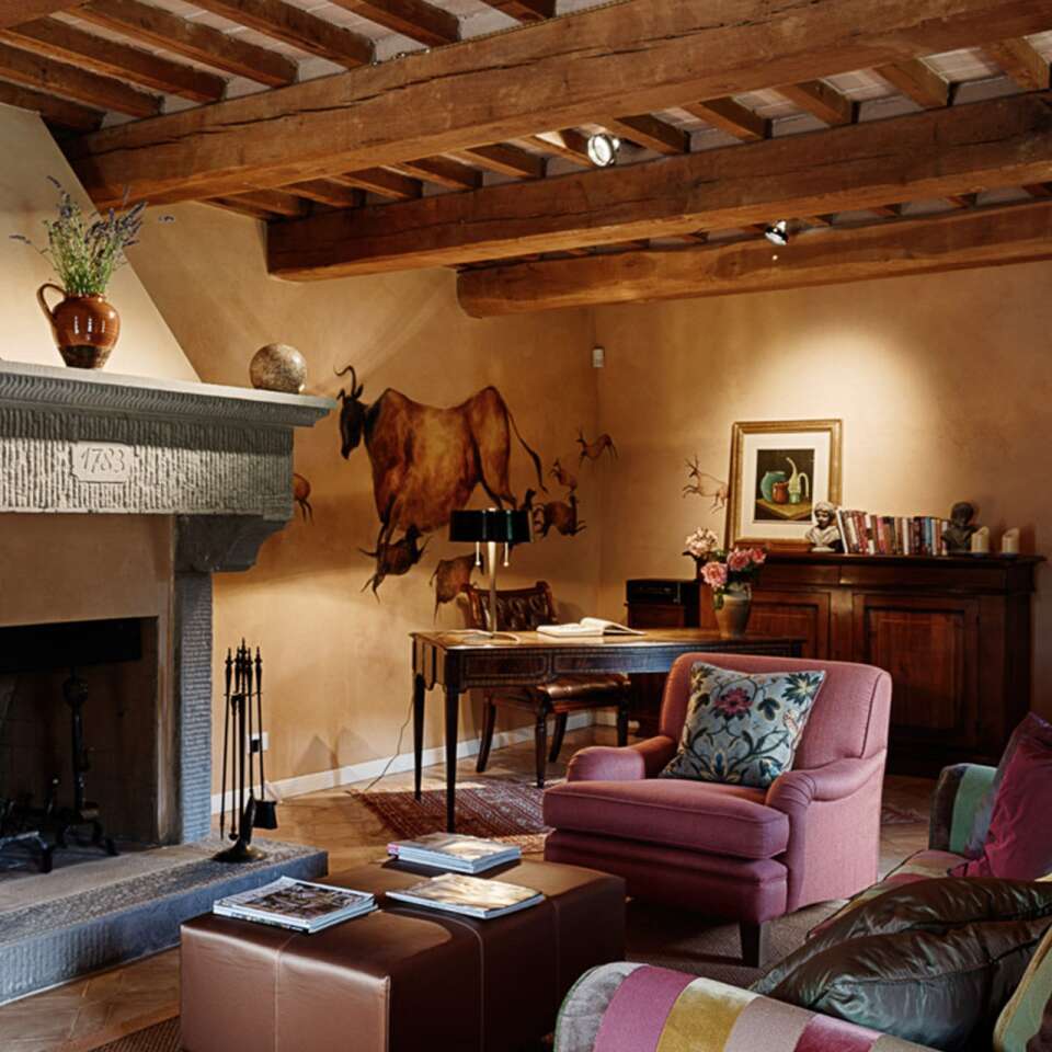 main villa, living room with fireplace