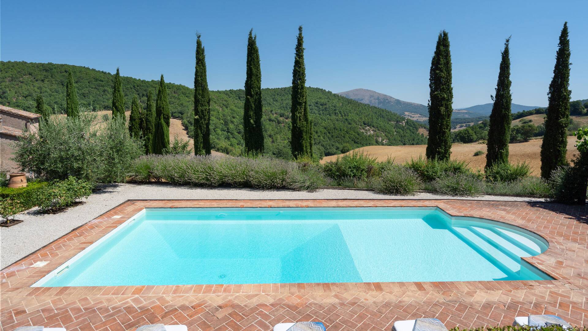 luxury villa near Trasimeno lake