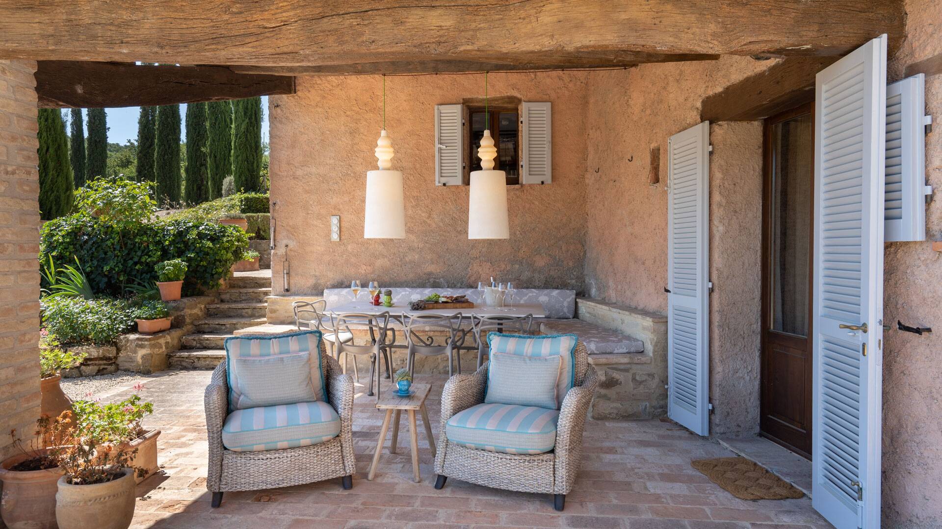 porch in correspondence of the dining area