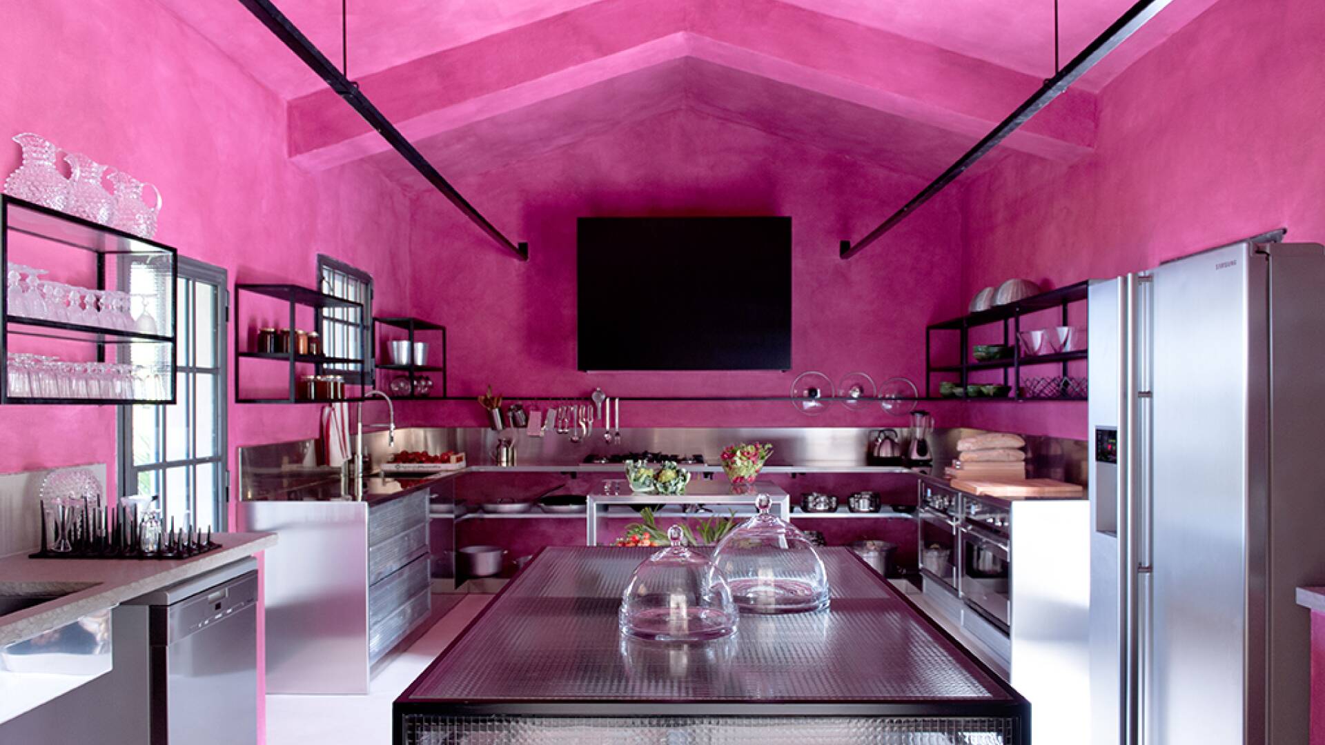 fully equipped kitchen