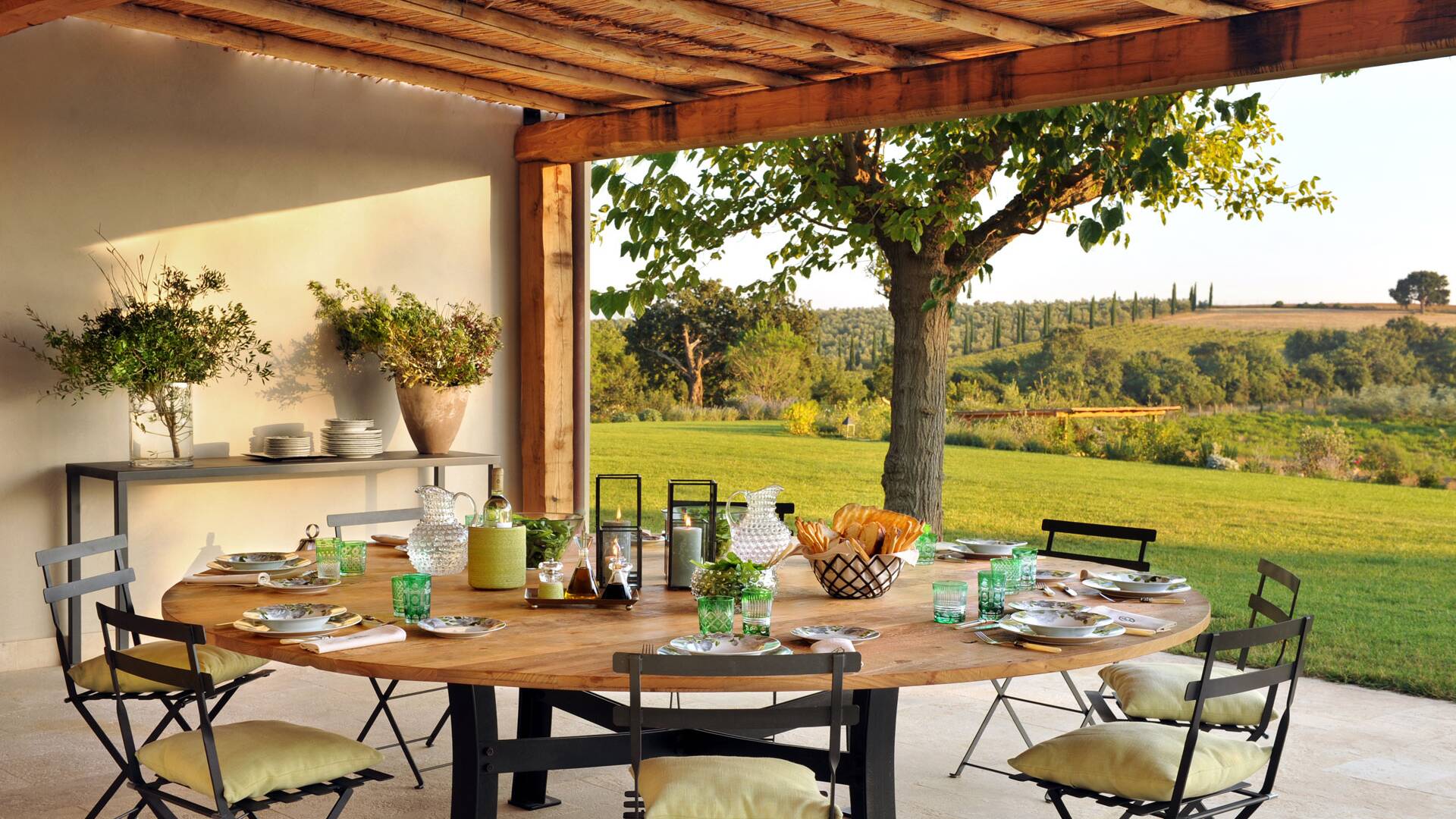 covered pergola for alfresco dining