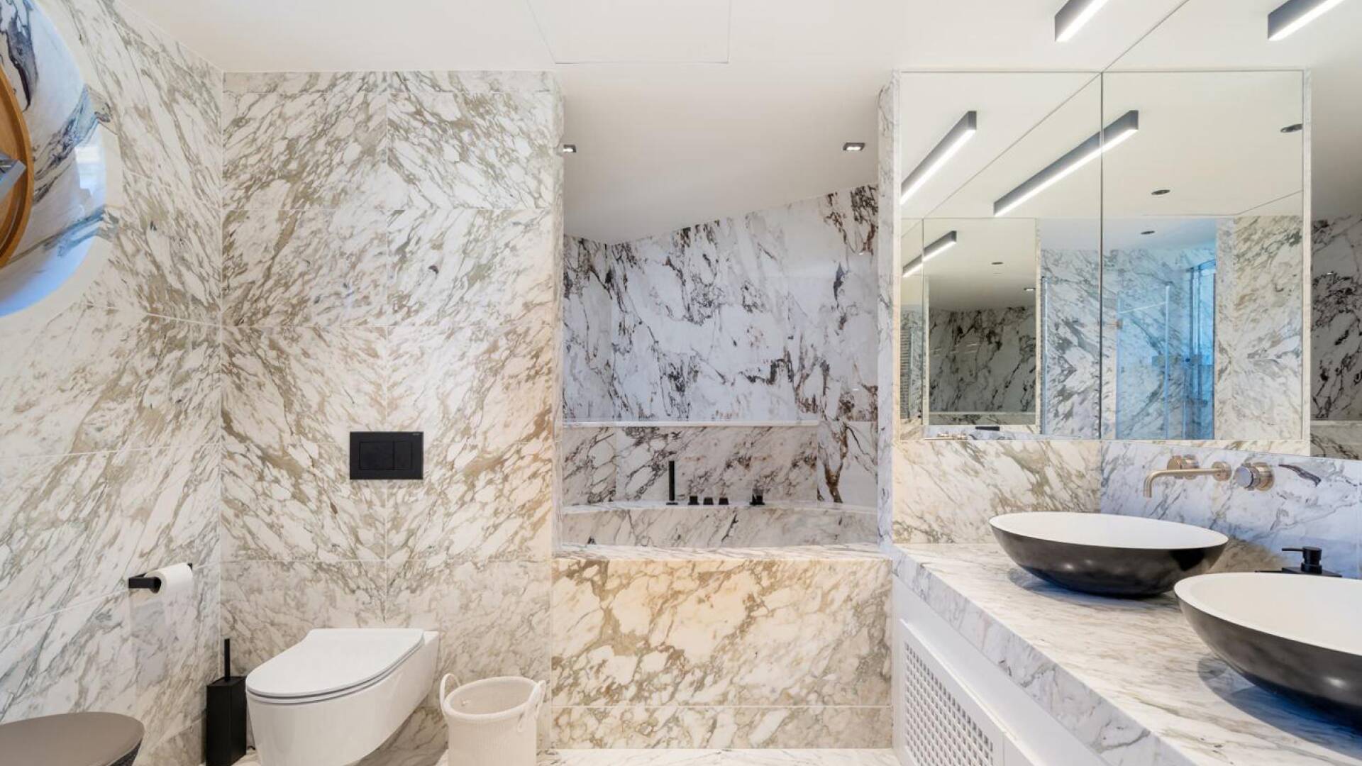 en suite bathroom of bedroom 2