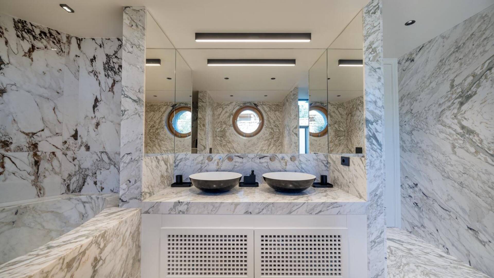 en suite bathroom of bedroom 2