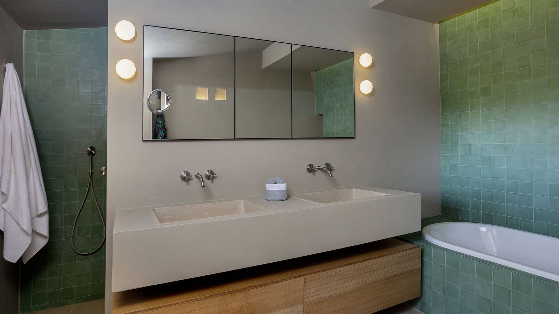 bathroom of bedroom 1, main villa