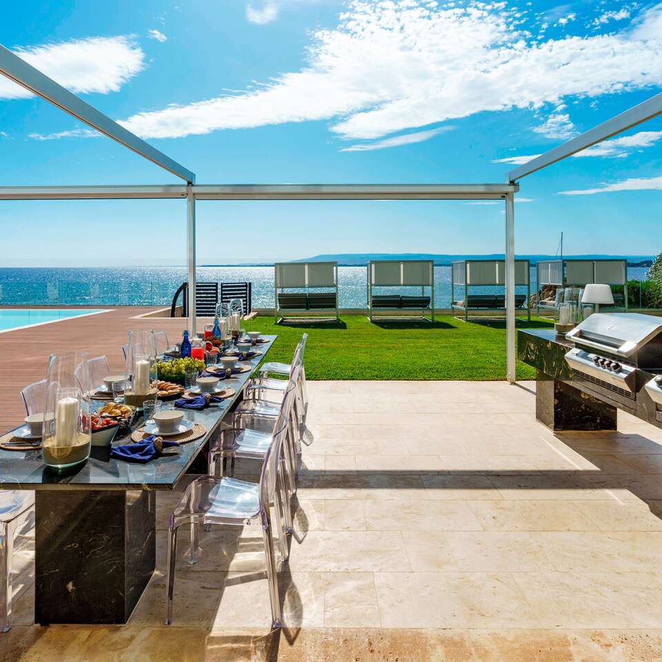 covered pergola for al fresco dining 