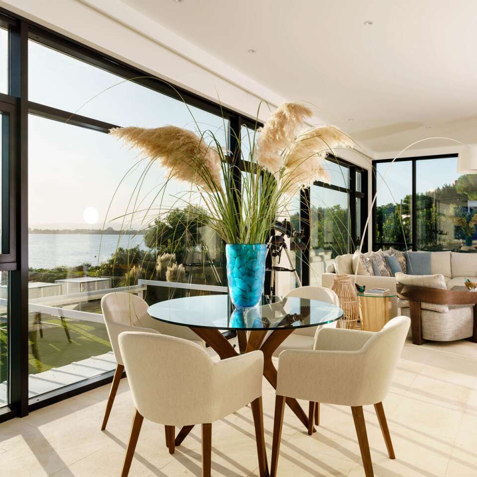 living room with sea view, first floor