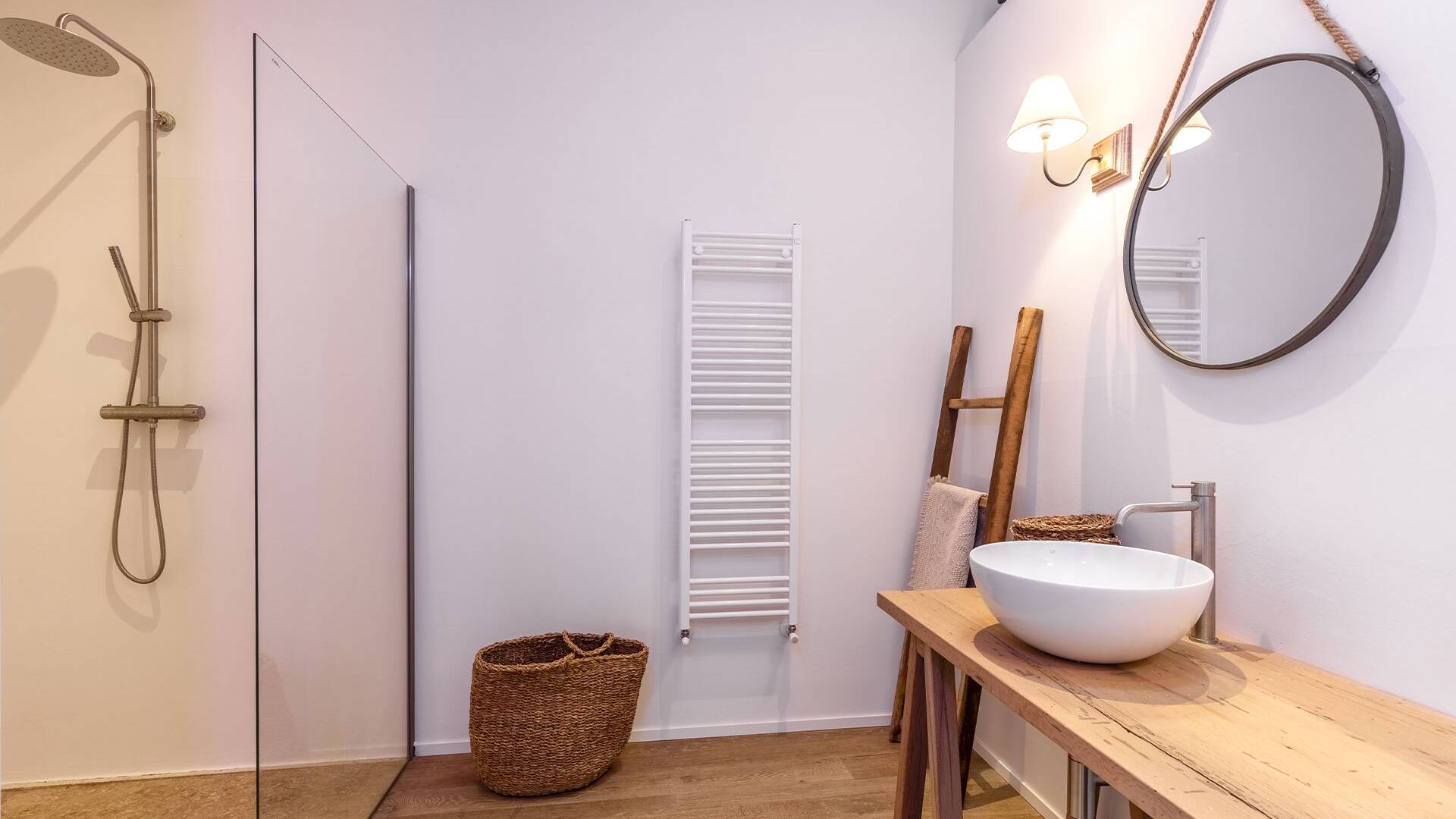 master bedroom, en suite bathroom