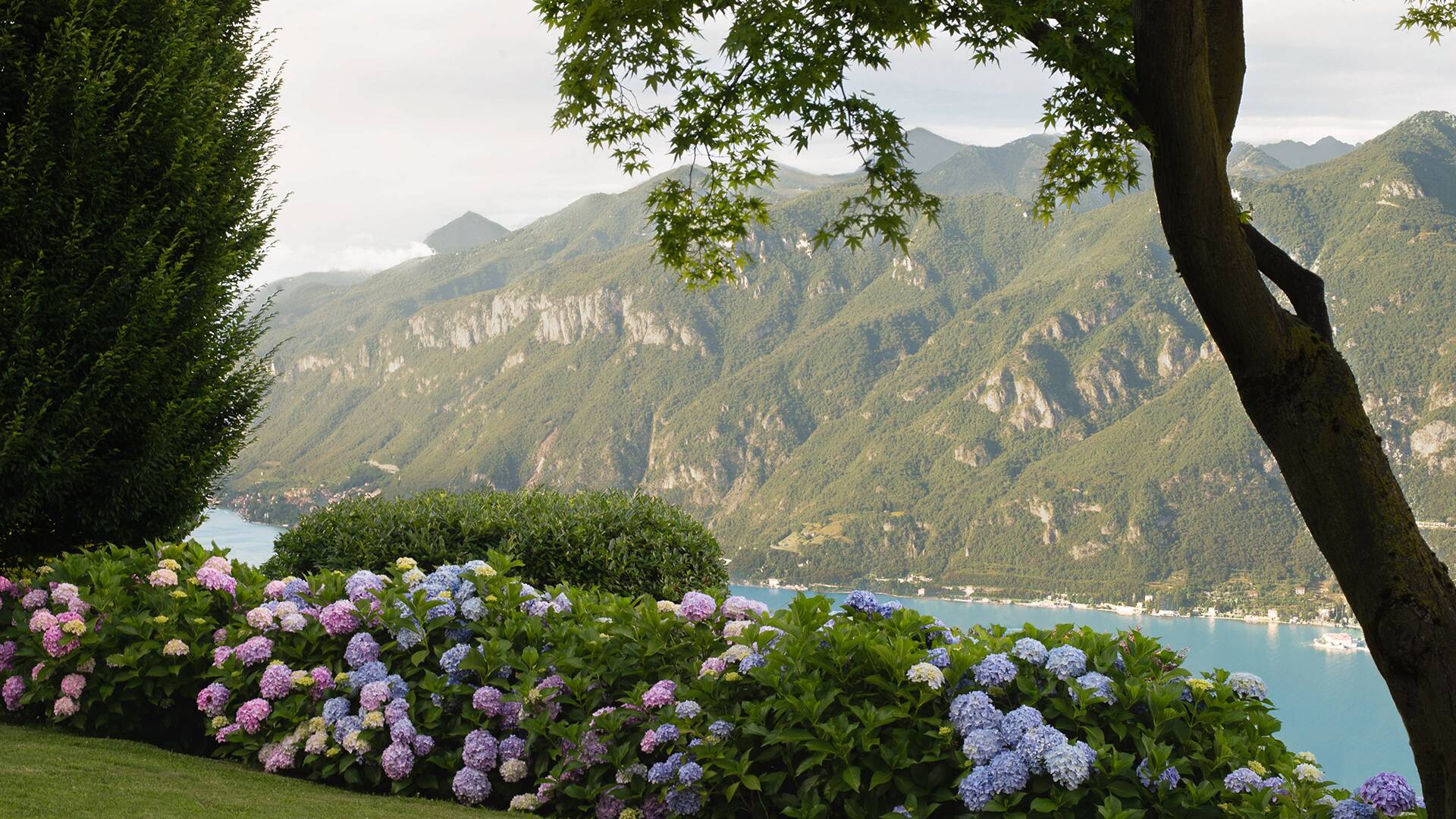 sweeping views of Lake Como