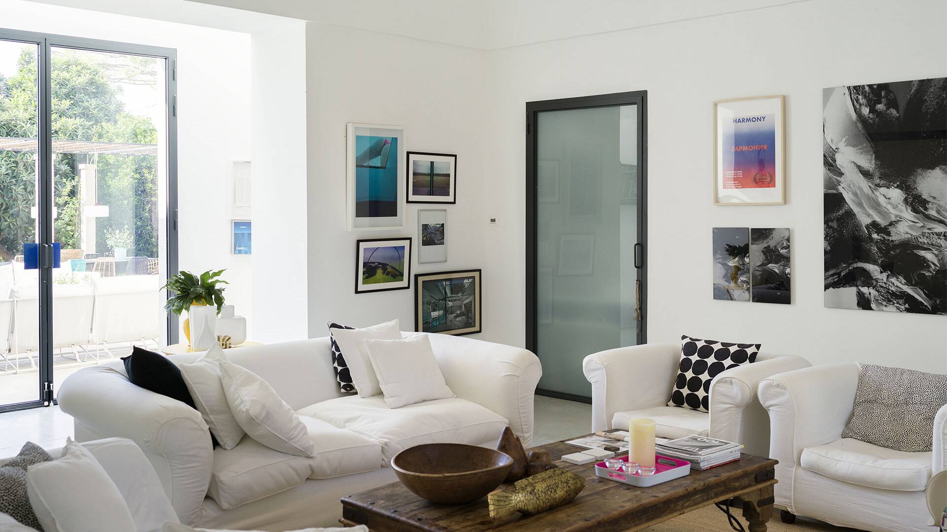 living room with comfortable seating space