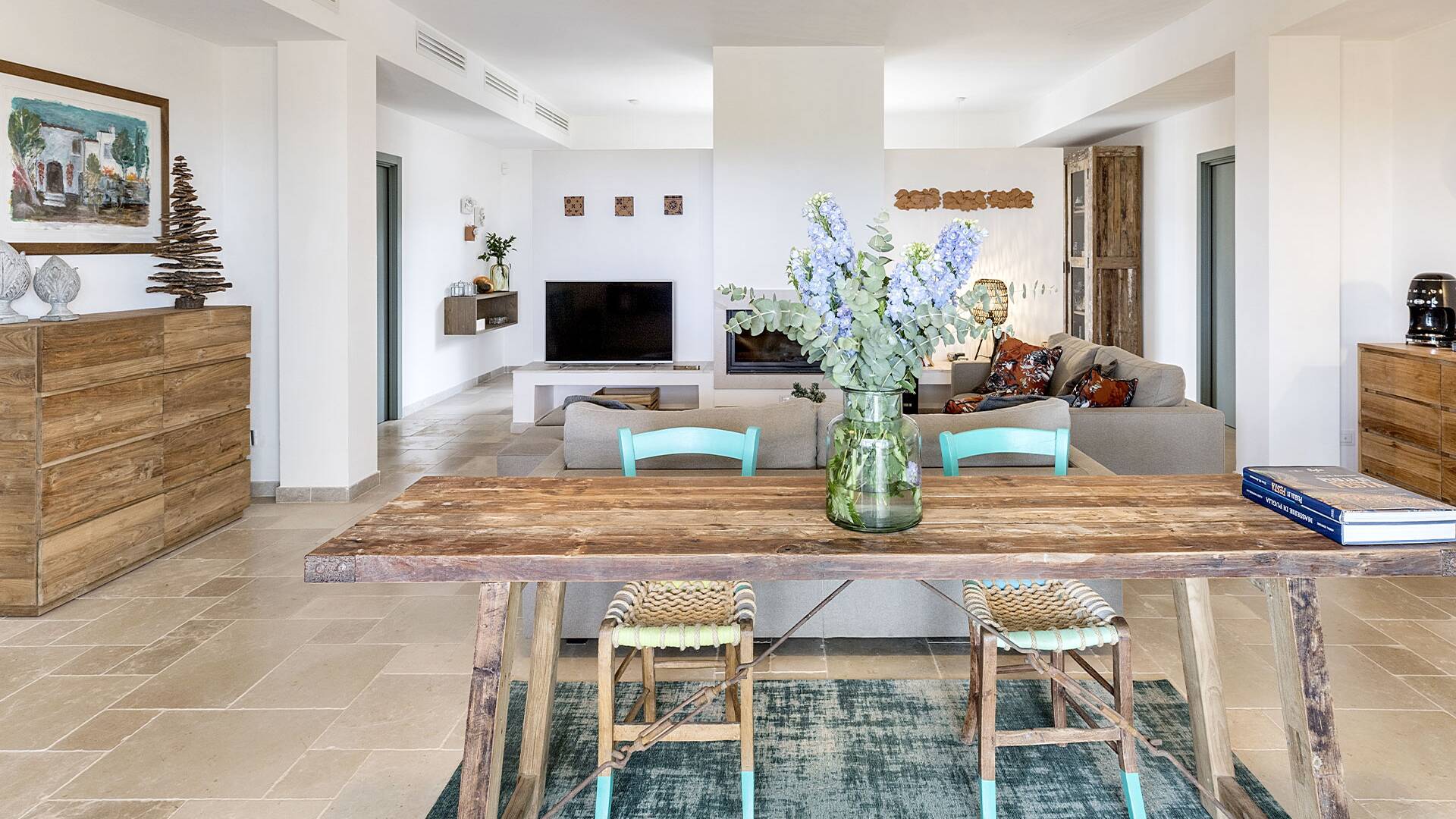 living room, sitting area for two guests