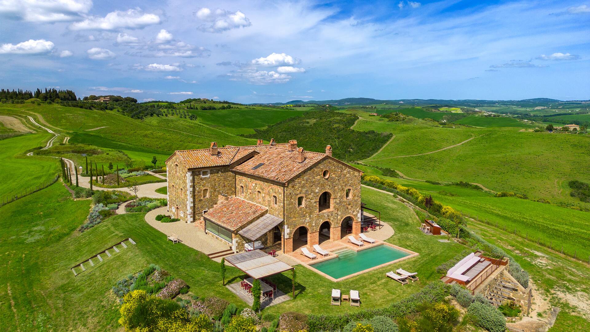 luxury vacation villa Centovalli for weekly rentals in Tuscany, Italy