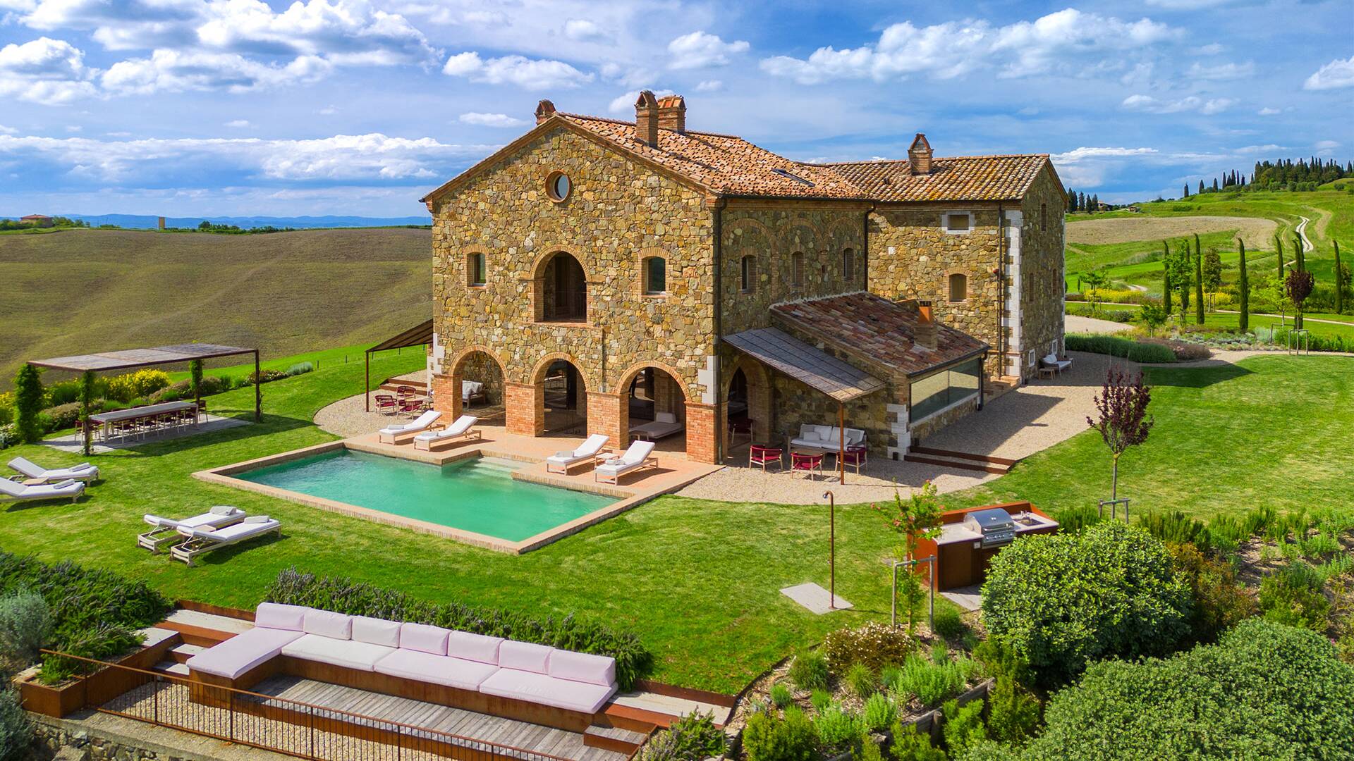 luxury vacation villa Centovalli for weekly rentals in Tuscany, Italy