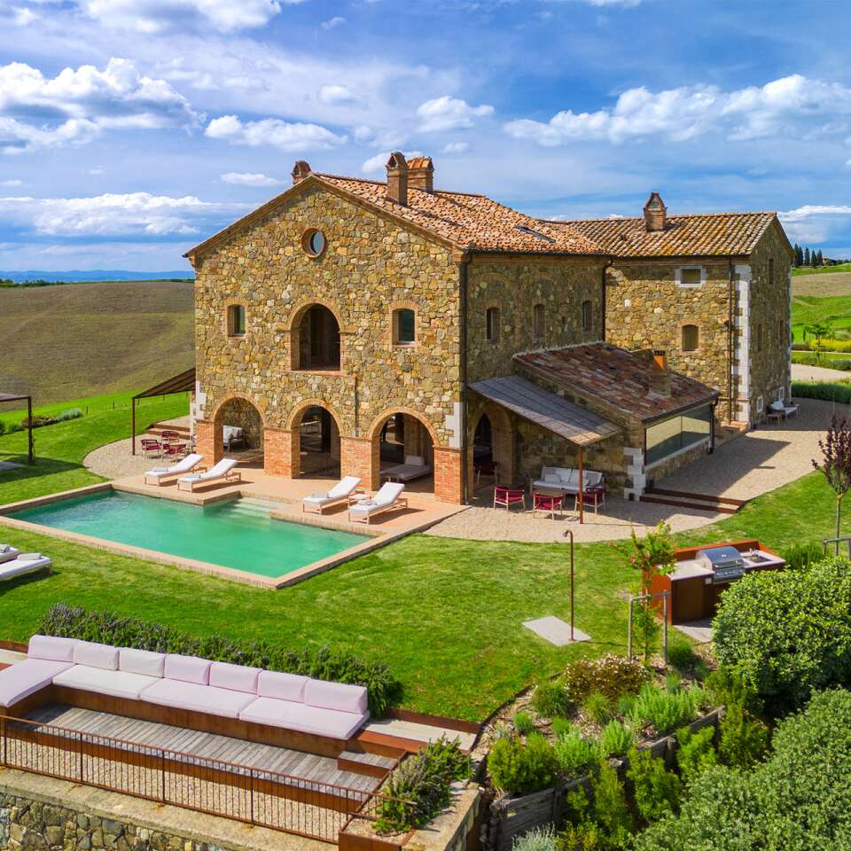 luxury vacation villa Centovalli for weekly rentals in Tuscany, Italy