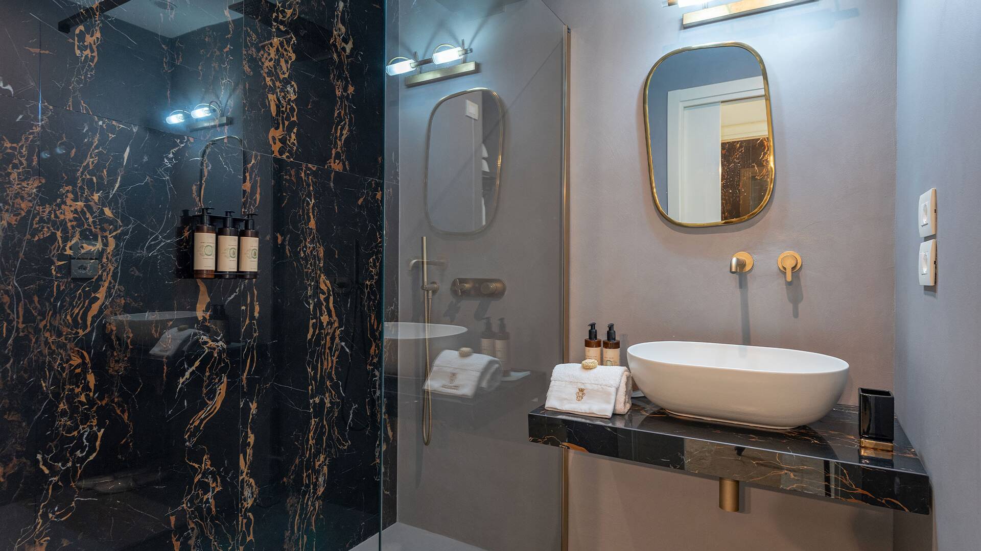 suite black wine, en suite bathroom