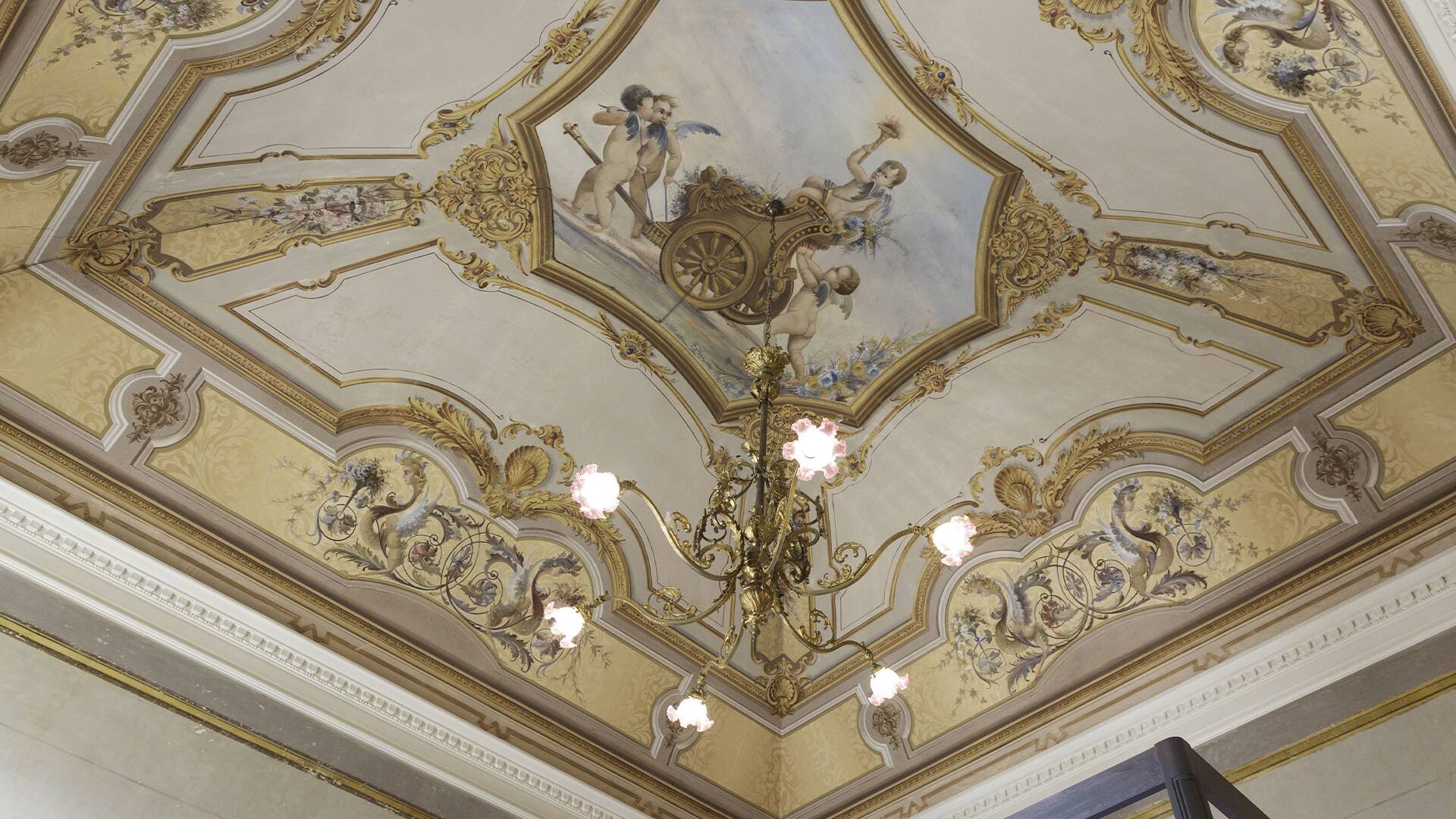 top suite heritage, artistic ceiling