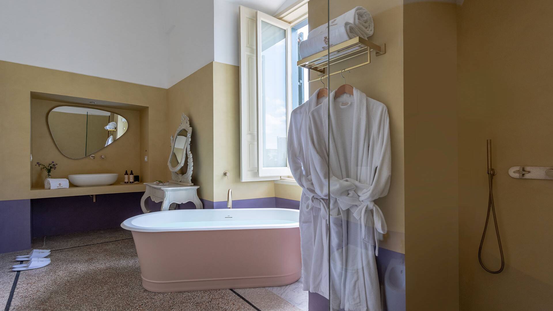 suite deluxe heritage, en suite bathroom