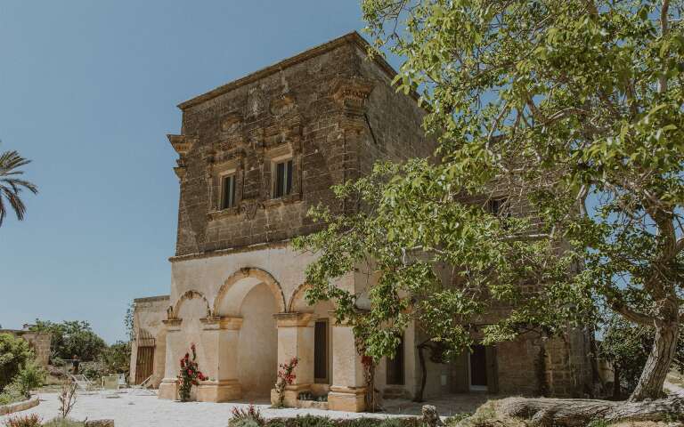 luxury villa Opera front view