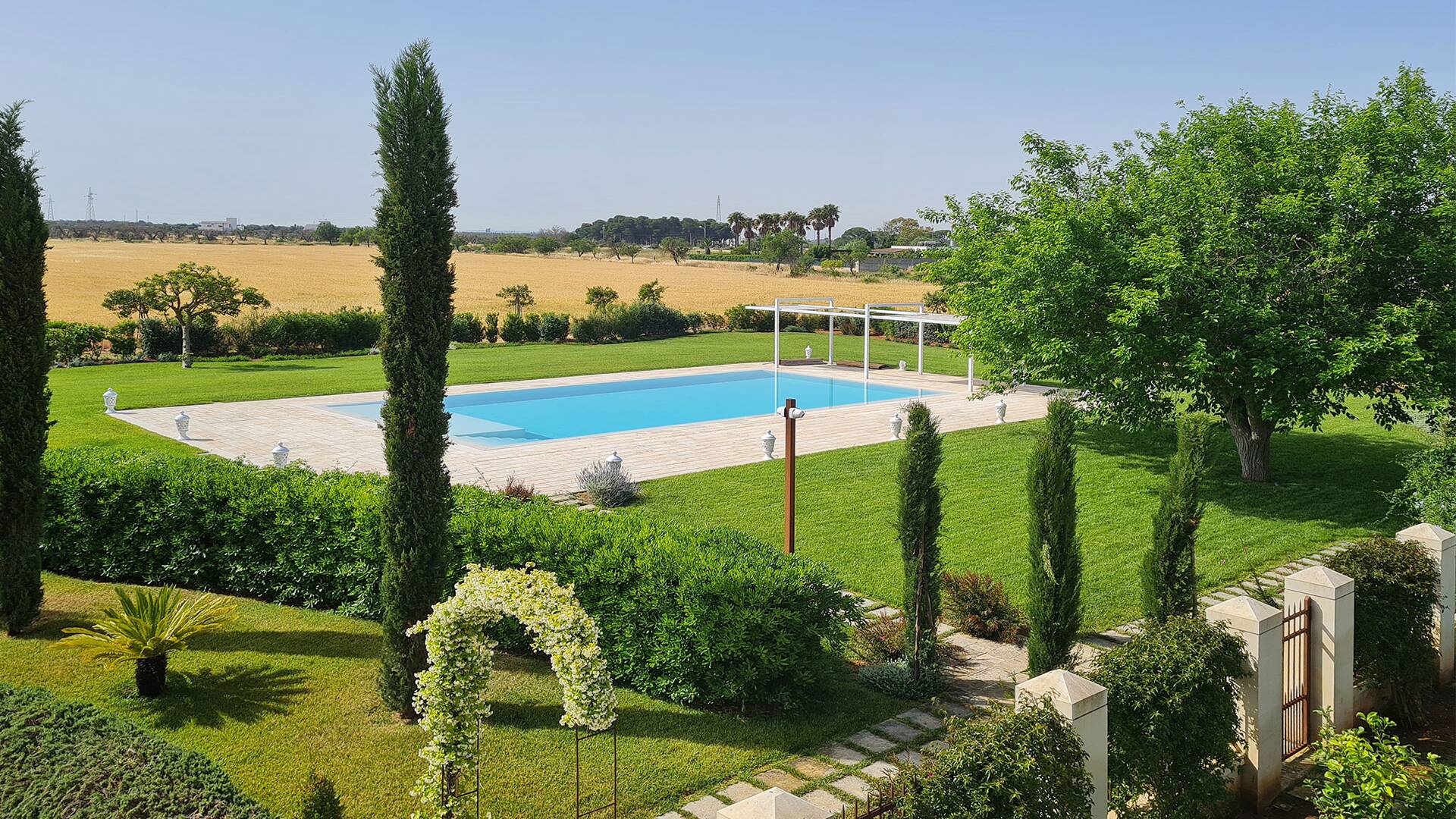private garden and swimming pool