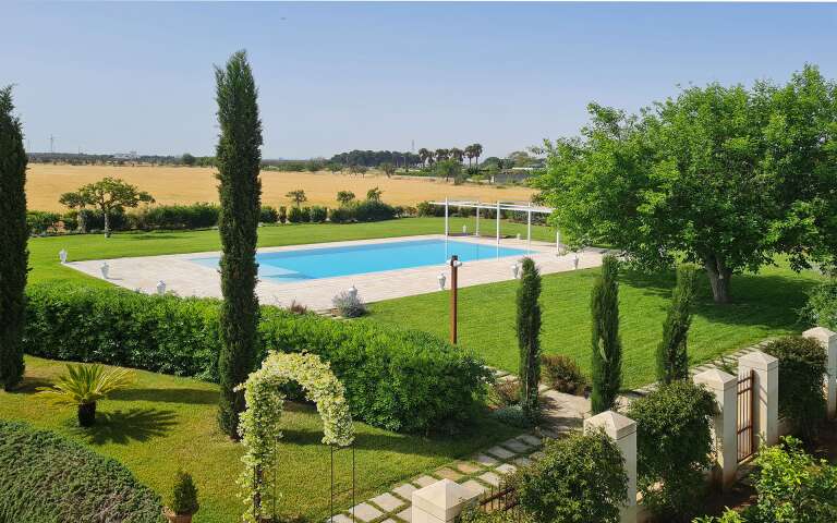 private garden and swimming pool