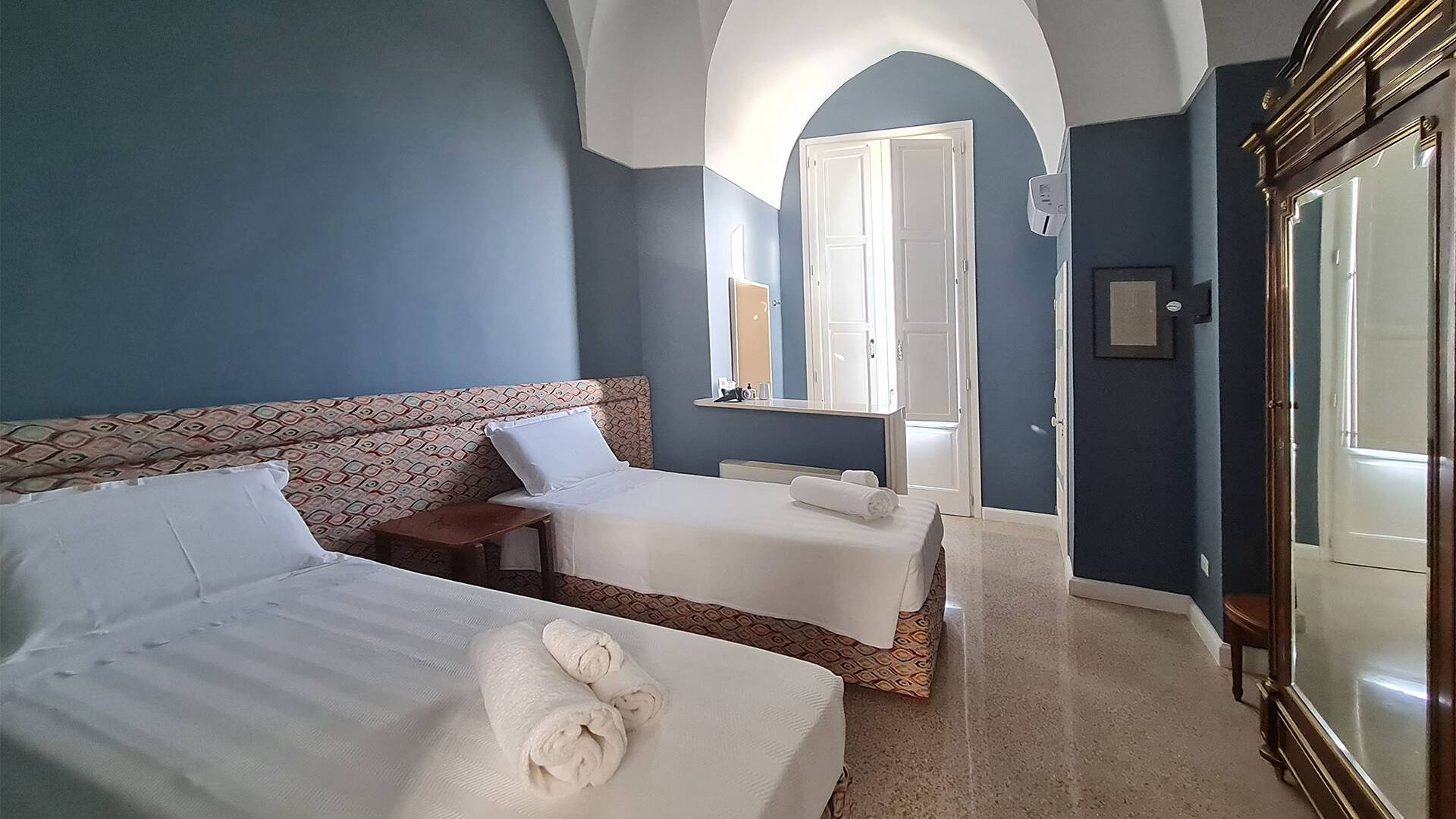 twin bedroom
